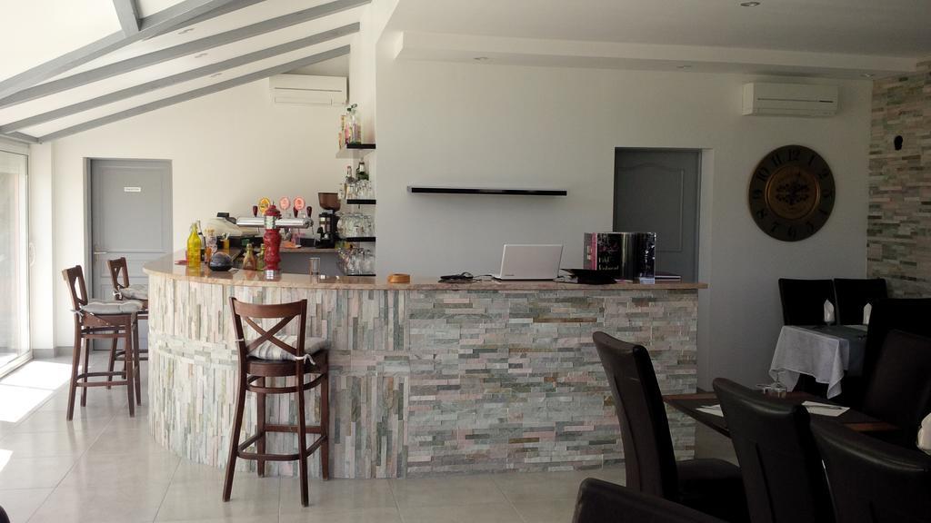 Hotel Restaurant Le Mistral Peipin Dış mekan fotoğraf